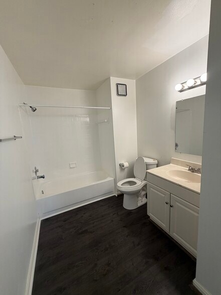 Building Photo - 10401 Beacon Ridge Dr