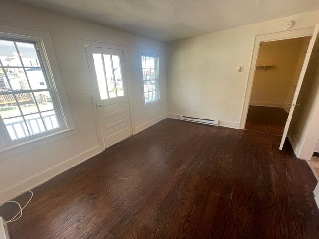 Building Photo - 126 Suffolk Ave