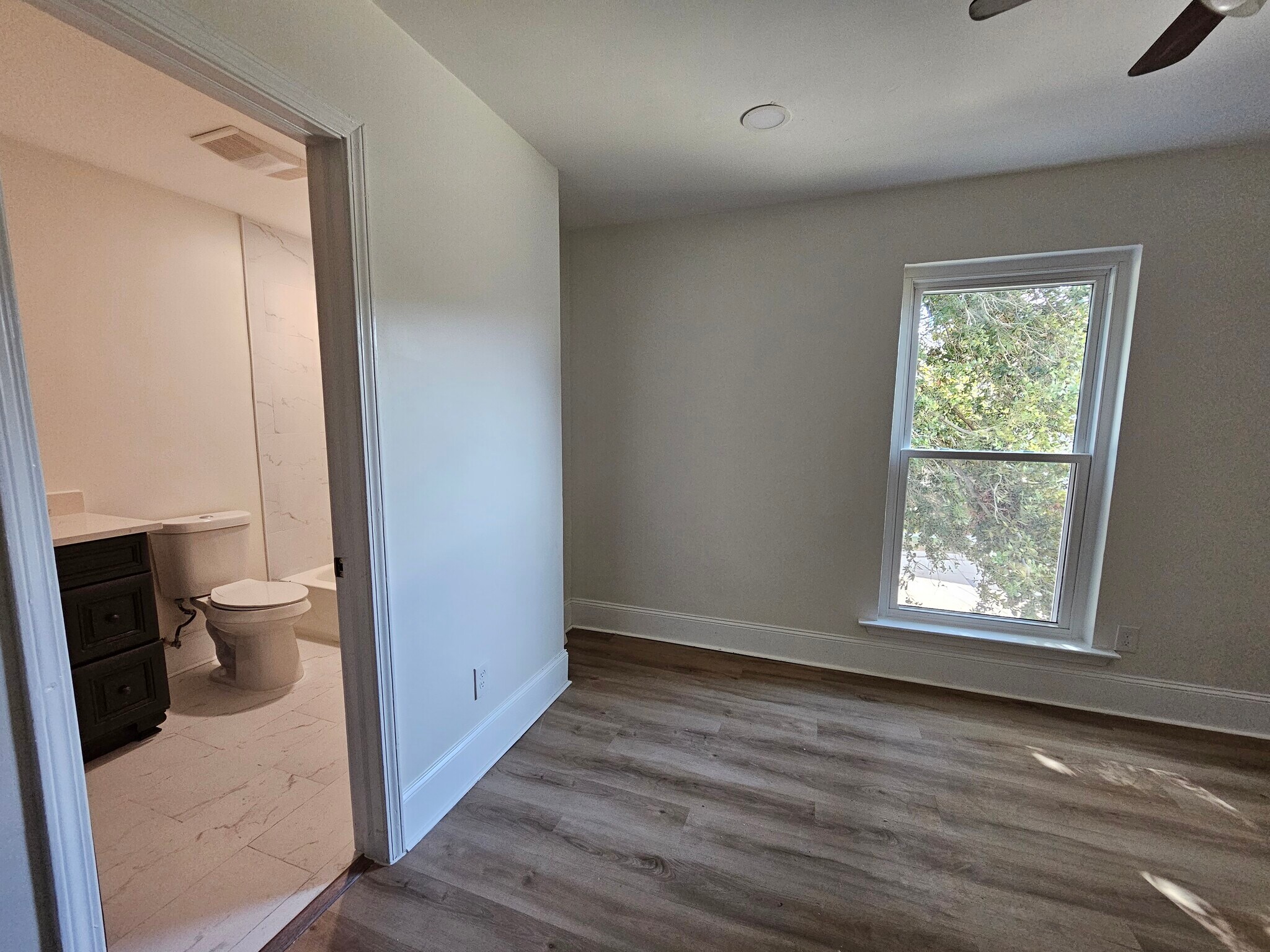 Building Photo - 4833 Zenith St