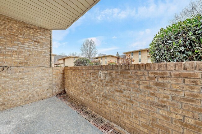 Building Photo - 5260 Crossbow Cir