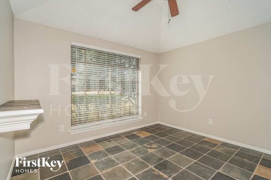 Building Photo - 3941 Los Robles Dr