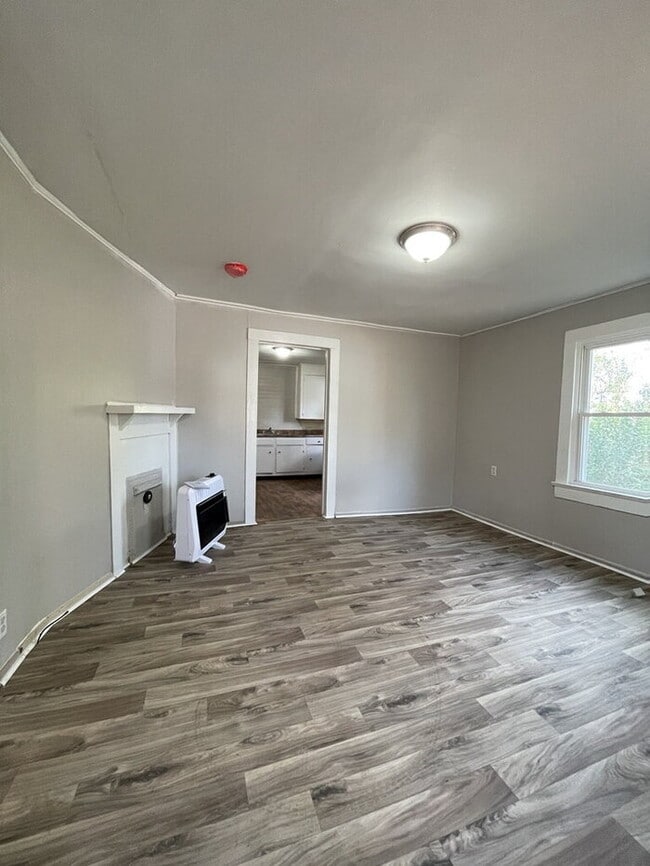 Building Photo - 419 Douglas St