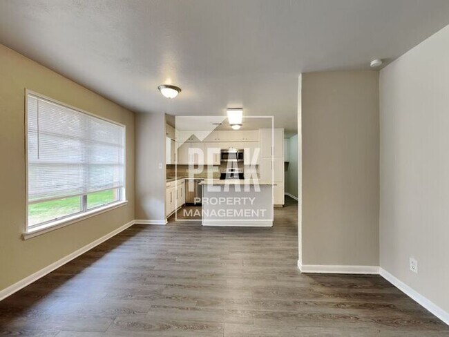 Building Photo - $1900 Charming 3/2 in Beautiful Wedgewood! Coming soon!