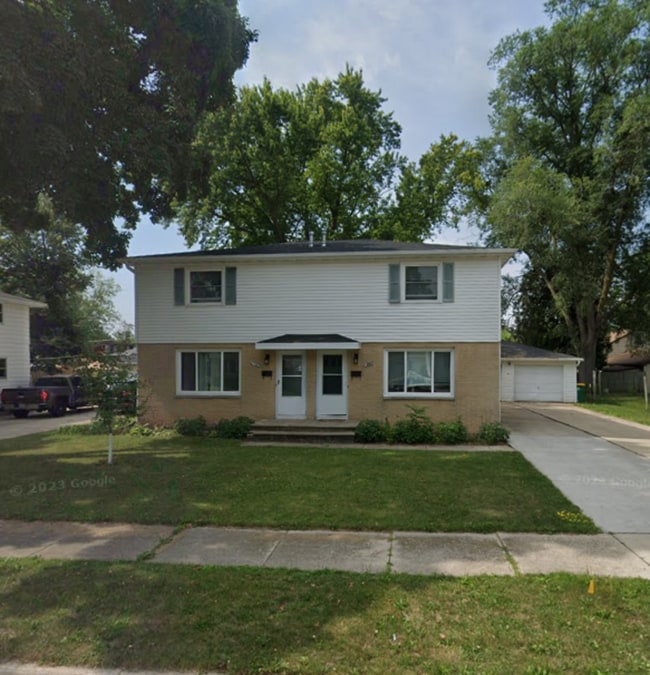 Primary Photo - 1540 Charles St