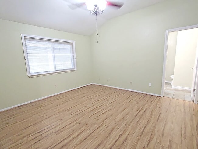 Building Photo - 11827 Acadian Dr