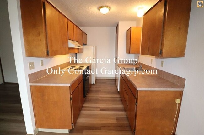 Building Photo - 3712 S Kelly Ave