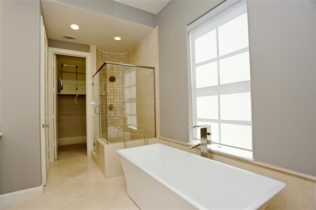 Building Photo - 3216 McKinney St