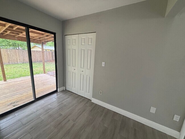 Building Photo - Newly renovated, WOW this will rent quick!