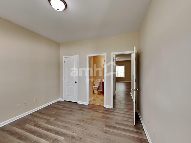Building Photo - 31 Trayton Way
