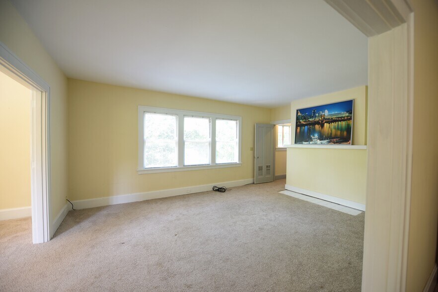 Building Photo - 3563 Erie Ave