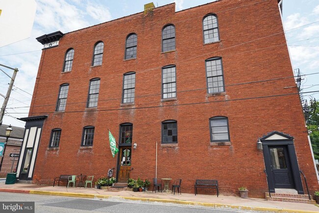 Building Photo - 109 Pearl St