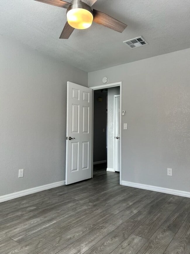 Building Photo - Please call Vaughn Realty, 760-446-6561 to...