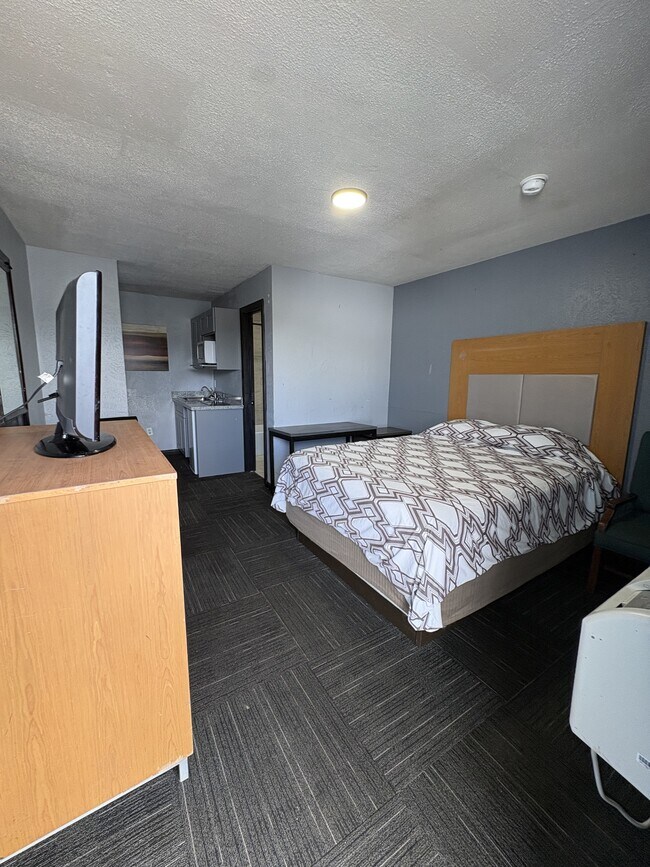 Building Photo - 711 Pasadena Fwy