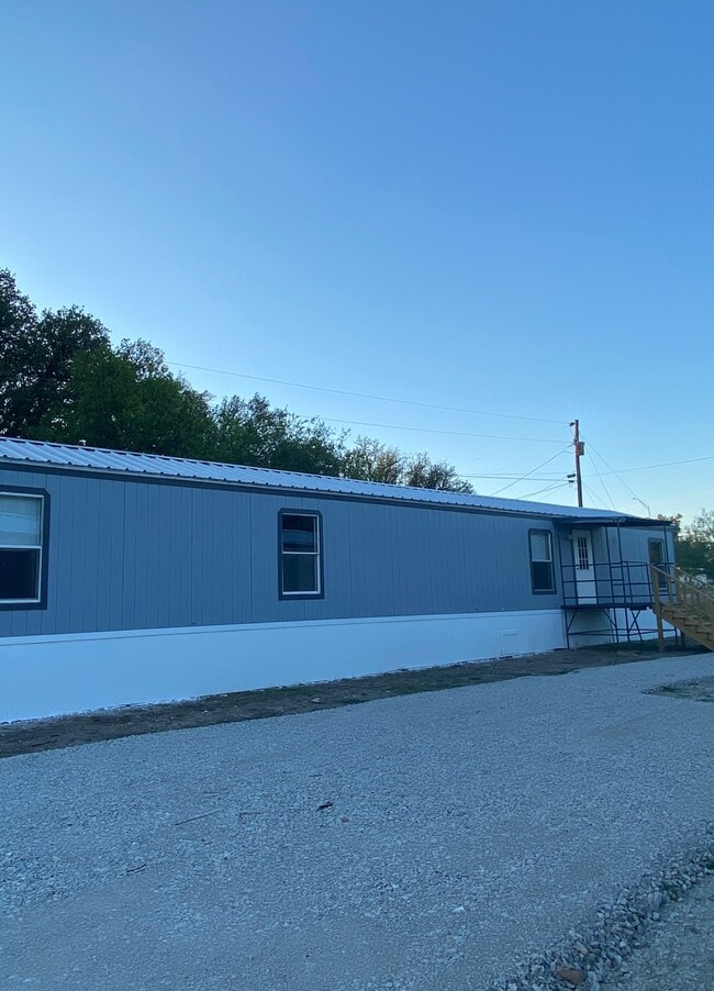 Building Photo - Early Bird Estates Unit #16