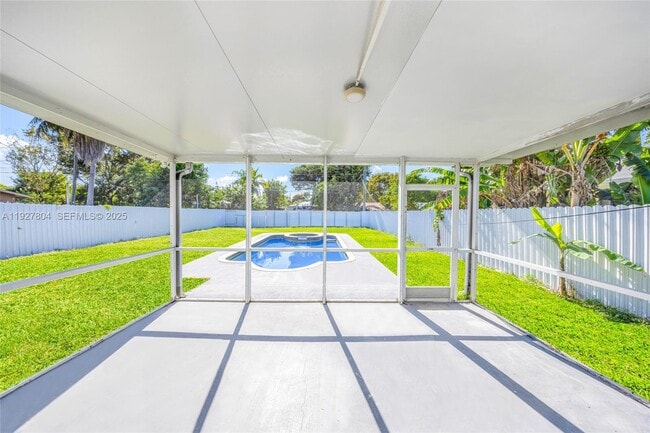 Building Photo - 2318 Scott St