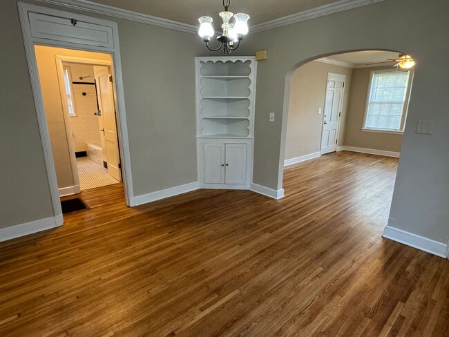 Building Photo - Gorgeous Features! 3 Bedroom with Bonus room