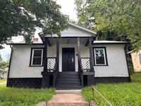 Building Photo - 2 Bedroom 1 Bath House Available to Rent f...