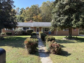 Building Photo - Great Family Home for Rent in Henderson Co...