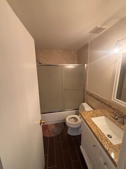 Building Photo - 6911 Victoria Dr