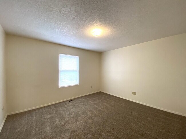 Building Photo - 4BR - PLUS LOFT and 3 CAR GARAGE