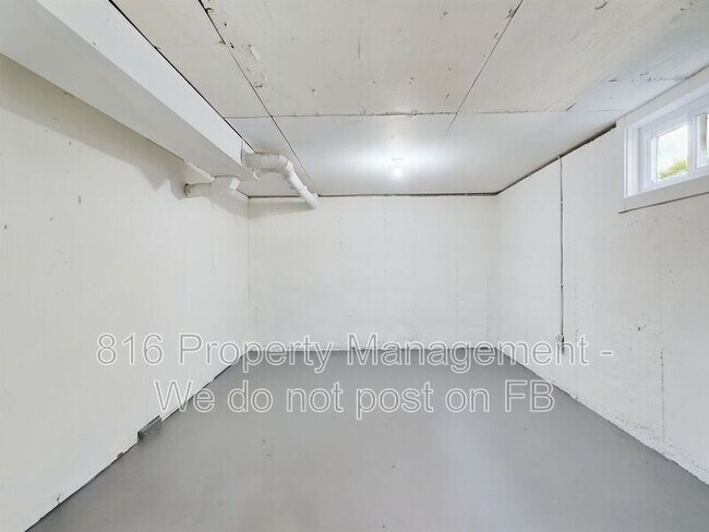 Building Photo - 4535 Lister Ave