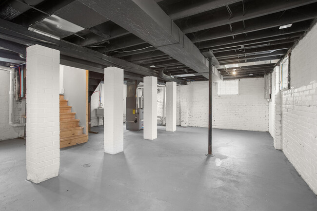 Building Photo - 2909 Fischer St