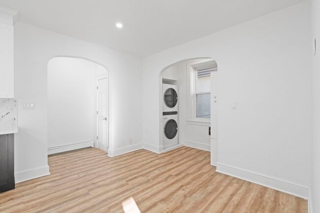 Building Photo - 5 Lienau Pl