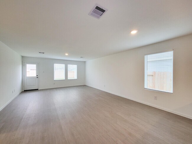 Building Photo - 388 Tejas Trl