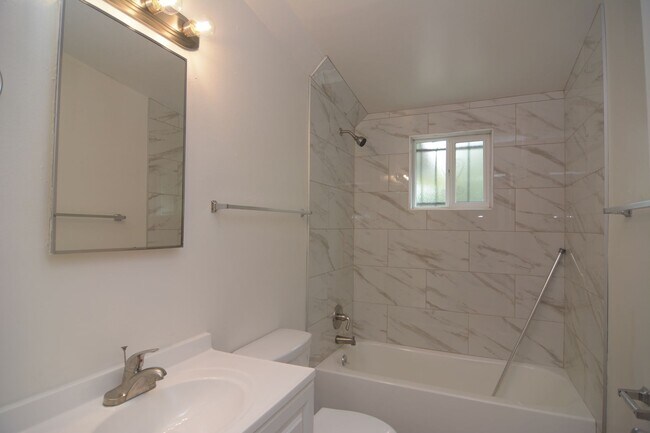 Building Photo - Remodeled 2 Bedroom 1 Bath Triplex! Close ...