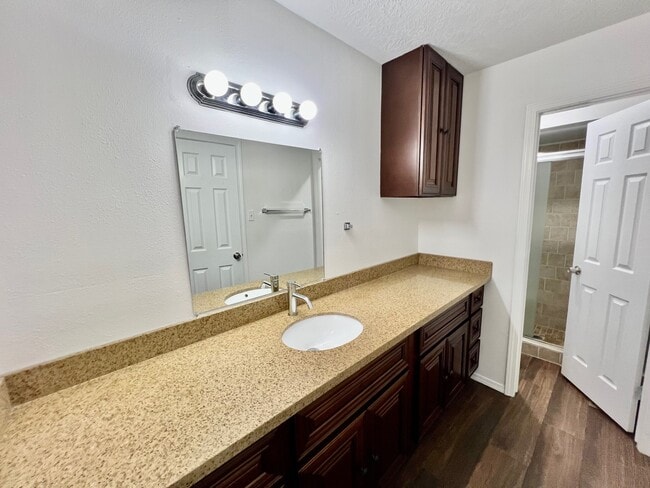 Building Photo - 16039 Bear Hill Dr