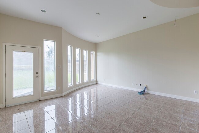 Building Photo - 2314 E 25th St