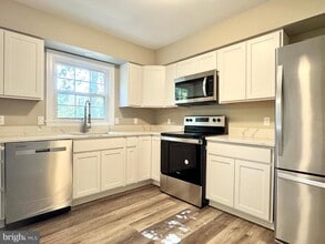 Building Photo - 2 Kelly Ct