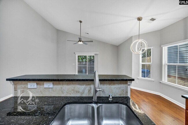 Building Photo - 157 Springhaven Dr
