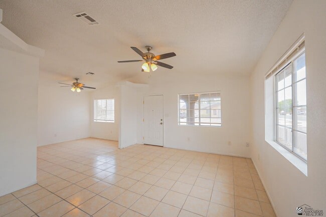 Building Photo - 604 Yucca St