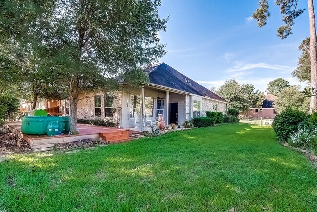 Building Photo - 18318 Hampton Hills Dr