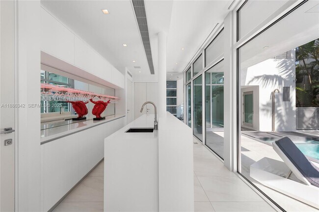 Building Photo - 440 S Hibiscus Dr