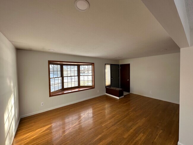Building Photo - Brinwood Property APT A
