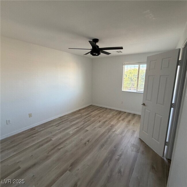 Building Photo - 6842 Feral Dove St