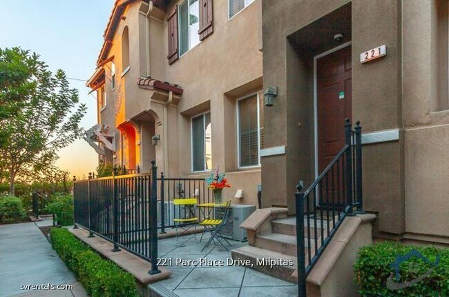 Building Photo - 221 Parc Pl Dr