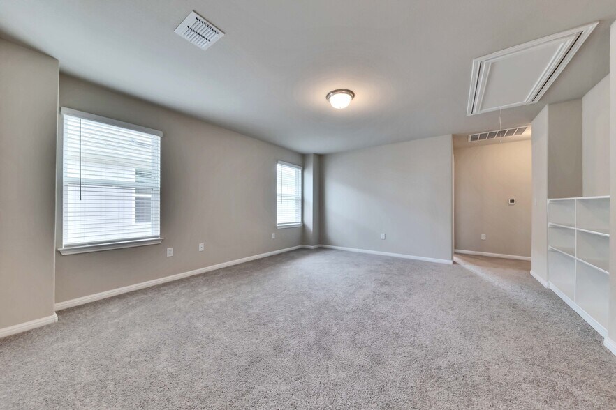 Building Photo - 10811 Sentinel Dr