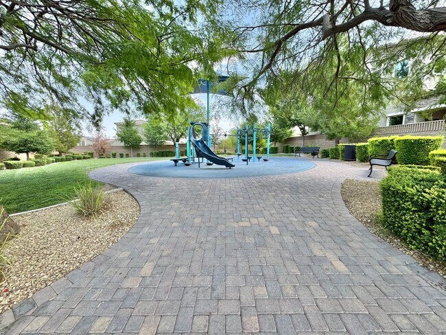 Building Photo - STUNNING 2 STORY HOME 3 BEDROOM/2.5 BATHROOM