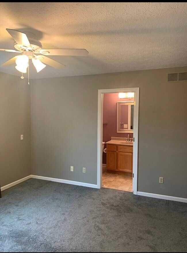 Building Photo - 23176 Grist Mill Ct