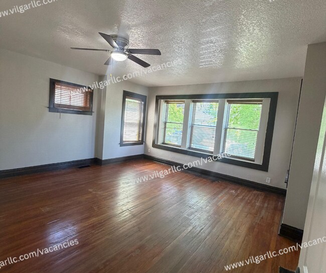 Building Photo - 3713 Hemlock St
