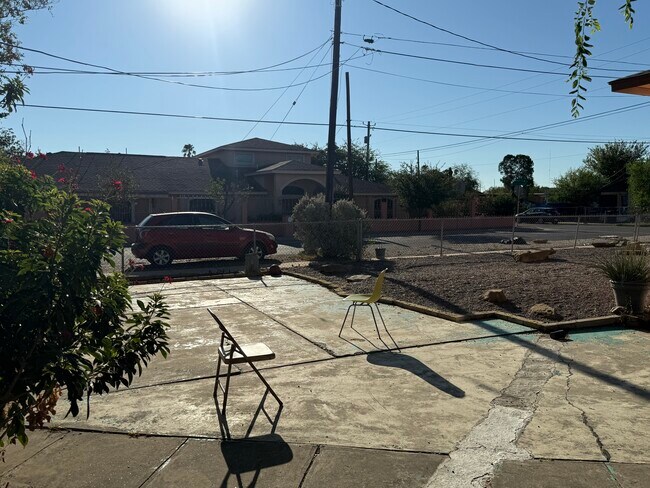 Building Photo - 1820 Aldama St
