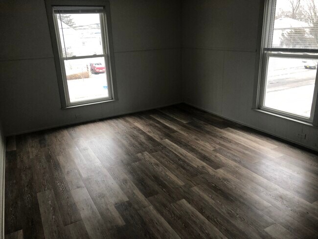 Bedroom3 - 112 W 1st St S
