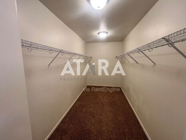 Building Photo - 258 Kestrel Dr