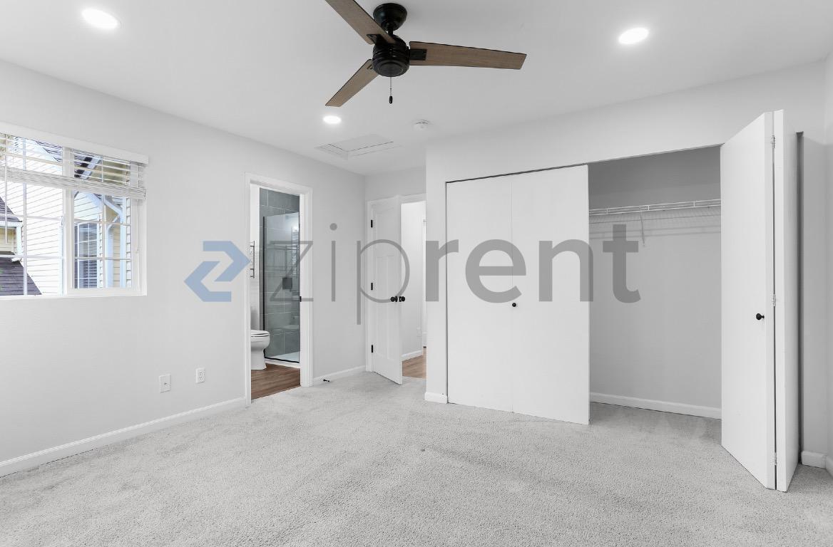 Building Photo - Unit