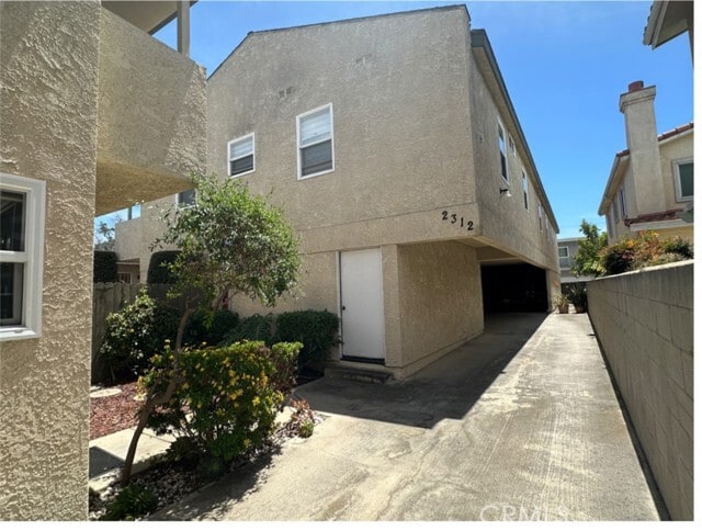 Building Photo - 2312 Dominguez St