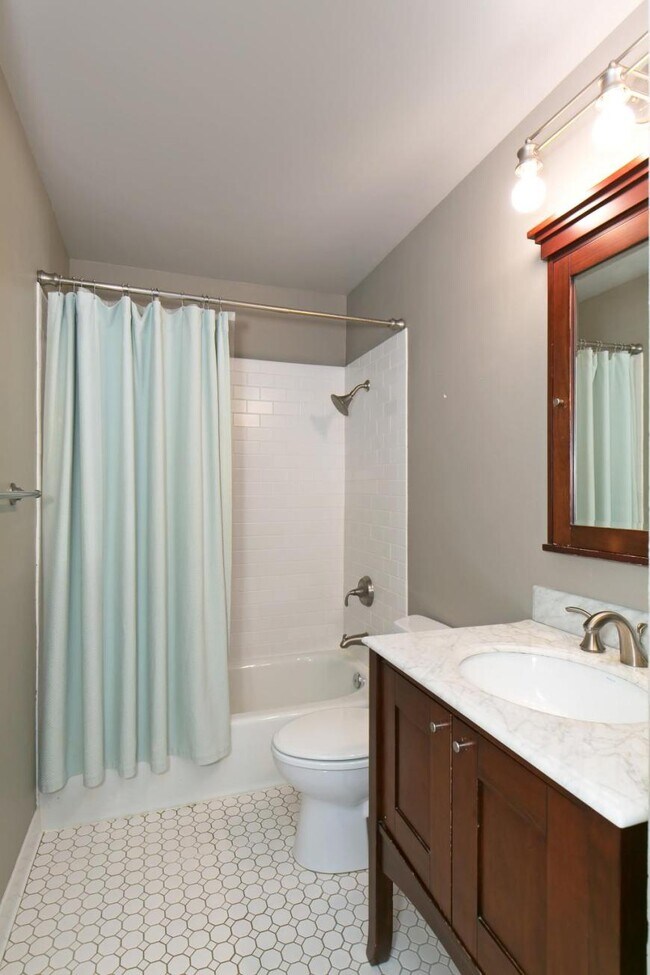 Building Photo - 2 bedroom in Seattle WA 98105