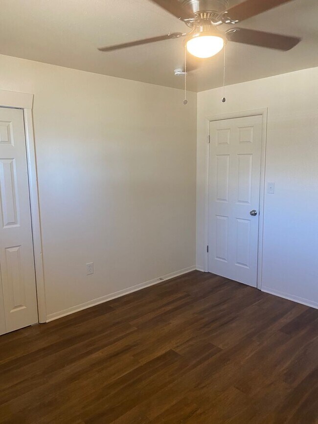 Building Photo - Newly Renovated 2BR | Courtyard & back patio | Lots of natural light